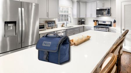 The Yeti Lunch Box Best YETI Daytrip lunch Bag with Small Thin Ice, Navy